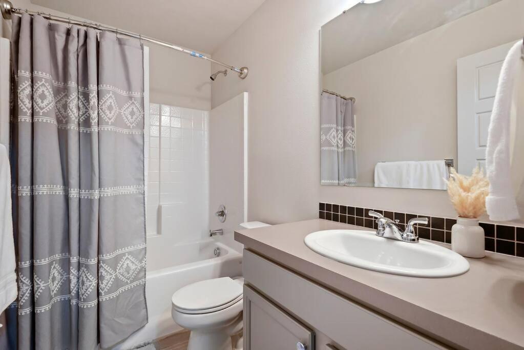 Beautiful Brand New Kuna Home! Экстерьер фото