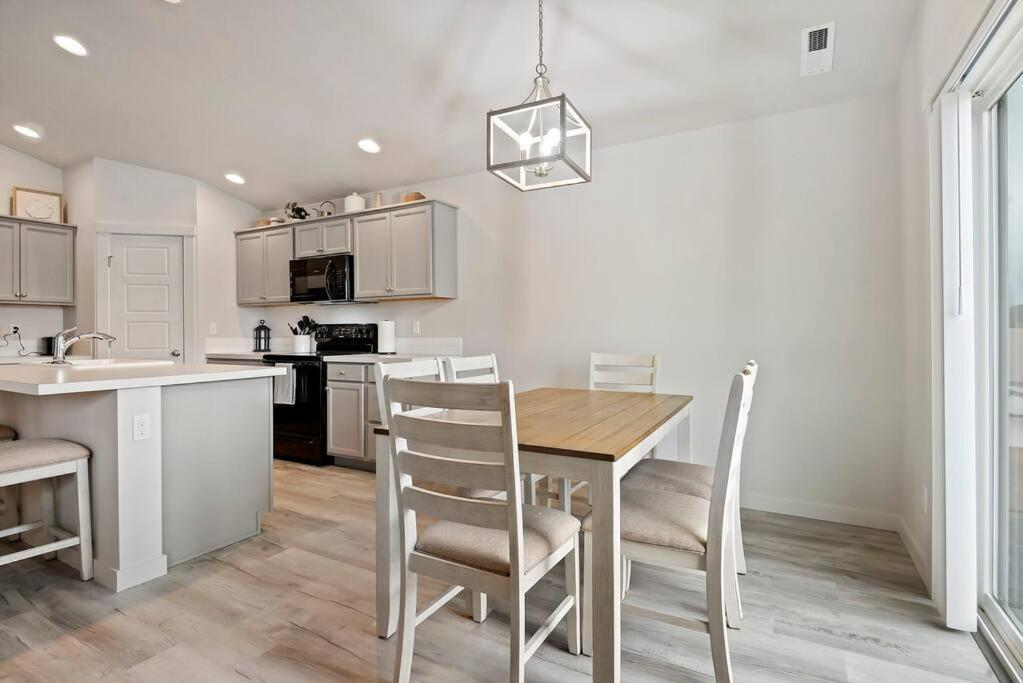 Beautiful Brand New Kuna Home! Экстерьер фото
